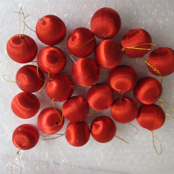Mini Satin Christmas Ornaments Balls 1" & 1.5" lot of 36 Crafts Decorating Vtg - Picture 8 of 9